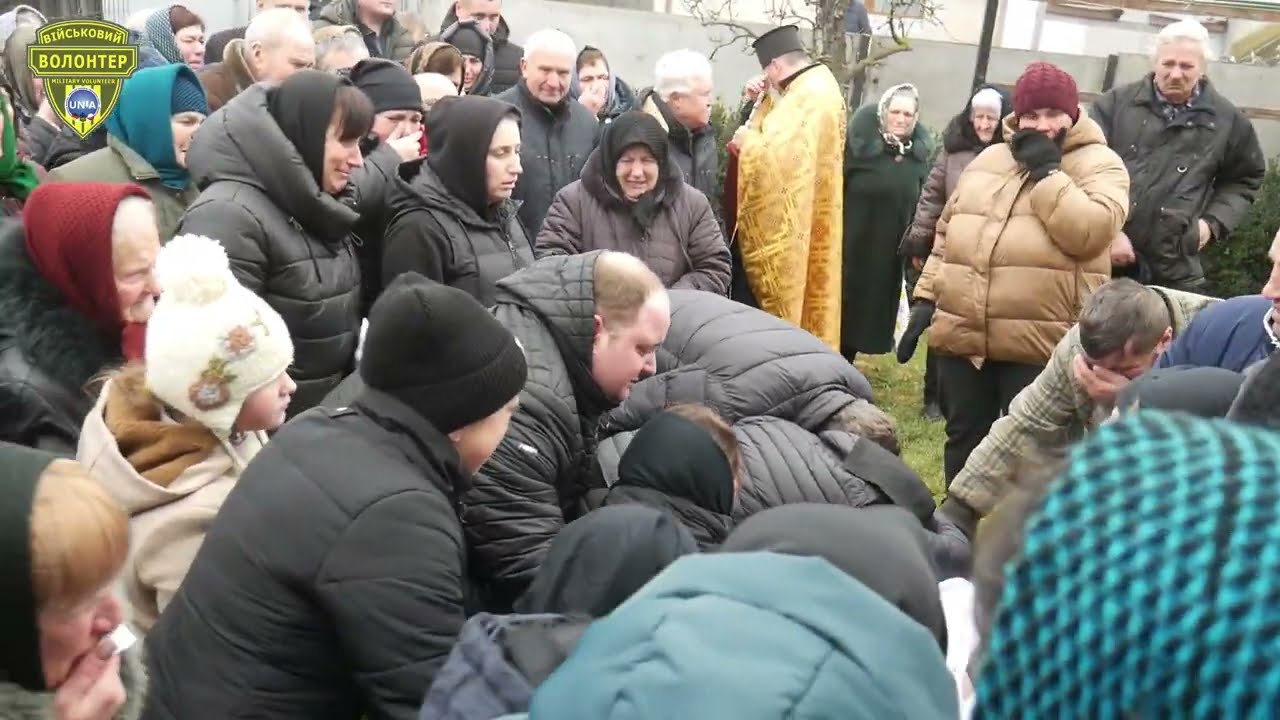 На Буковині тисячі людей провели в останню дорогу, відважного героя, Руслана Марусика