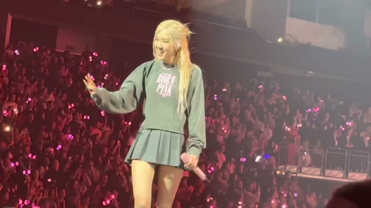BLACKPINK- Yeah Yeah Yeah + Stay - live in Berlin Germany Rosé wearing fan project pink xmas hat