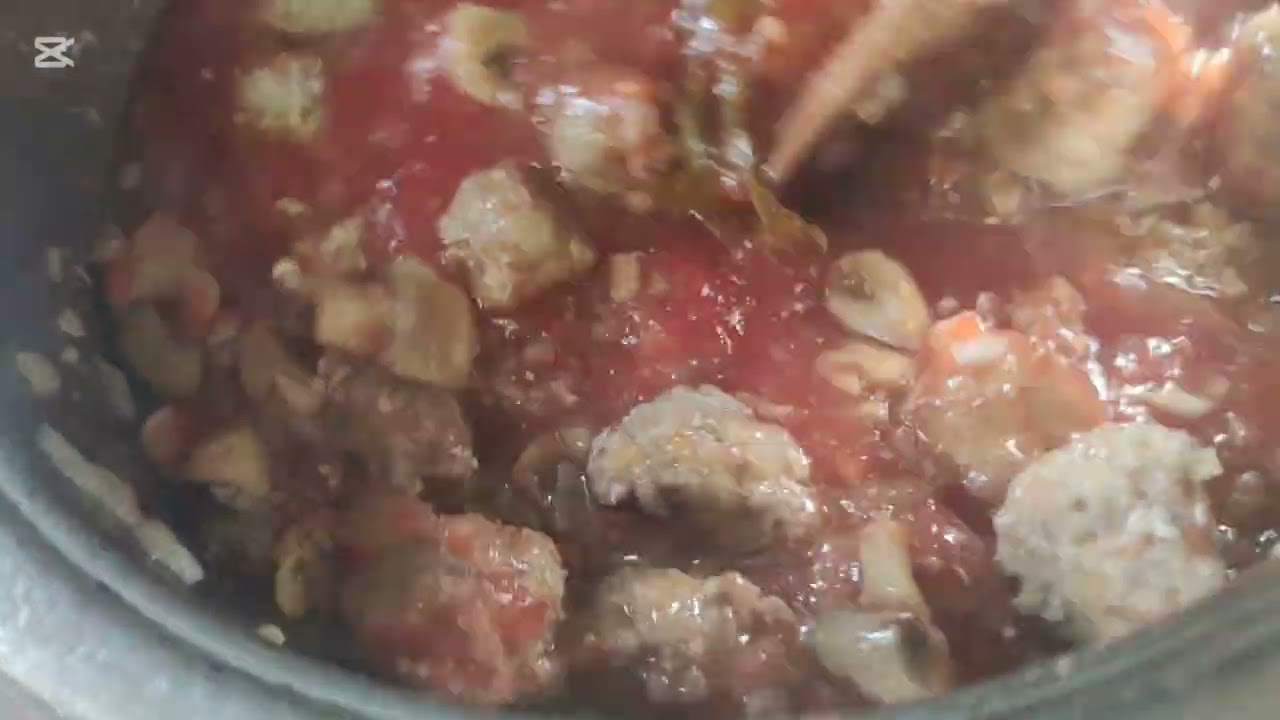 Cufte u Paradajz sosu sa prilogom