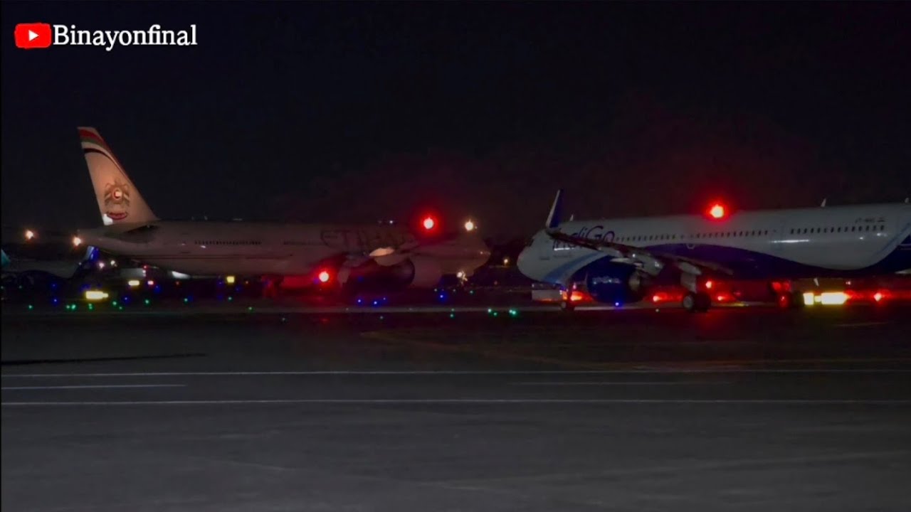 Etihad Boeing 777 next to the IndiGo A321neo is just massive at Mumbai | #indigo  #etihadairways 