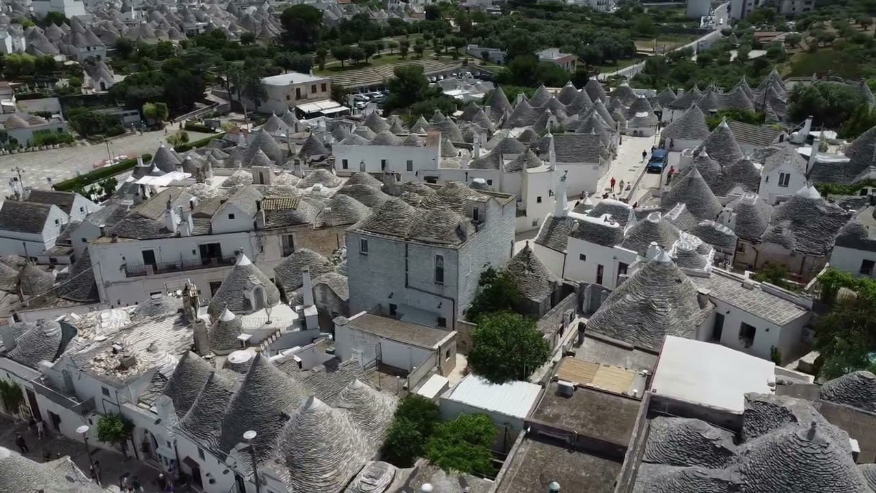 Bari, Polignano a Mare, Alberobello  z drona