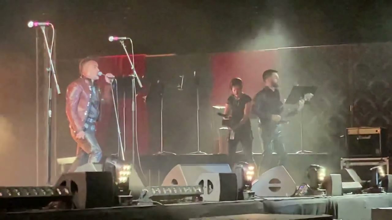VIDÉO. JB tattoo met le feu à Montrichard
