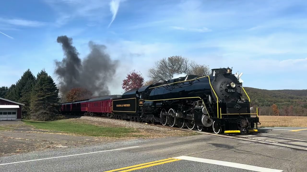 The second fall foliage trip for Reading and Northern 2102 to Jim thorpe! 10/18/25