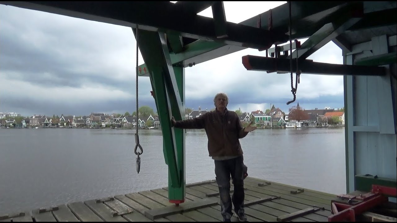 De Kraan van Paltrokmolen de Poelenburg.