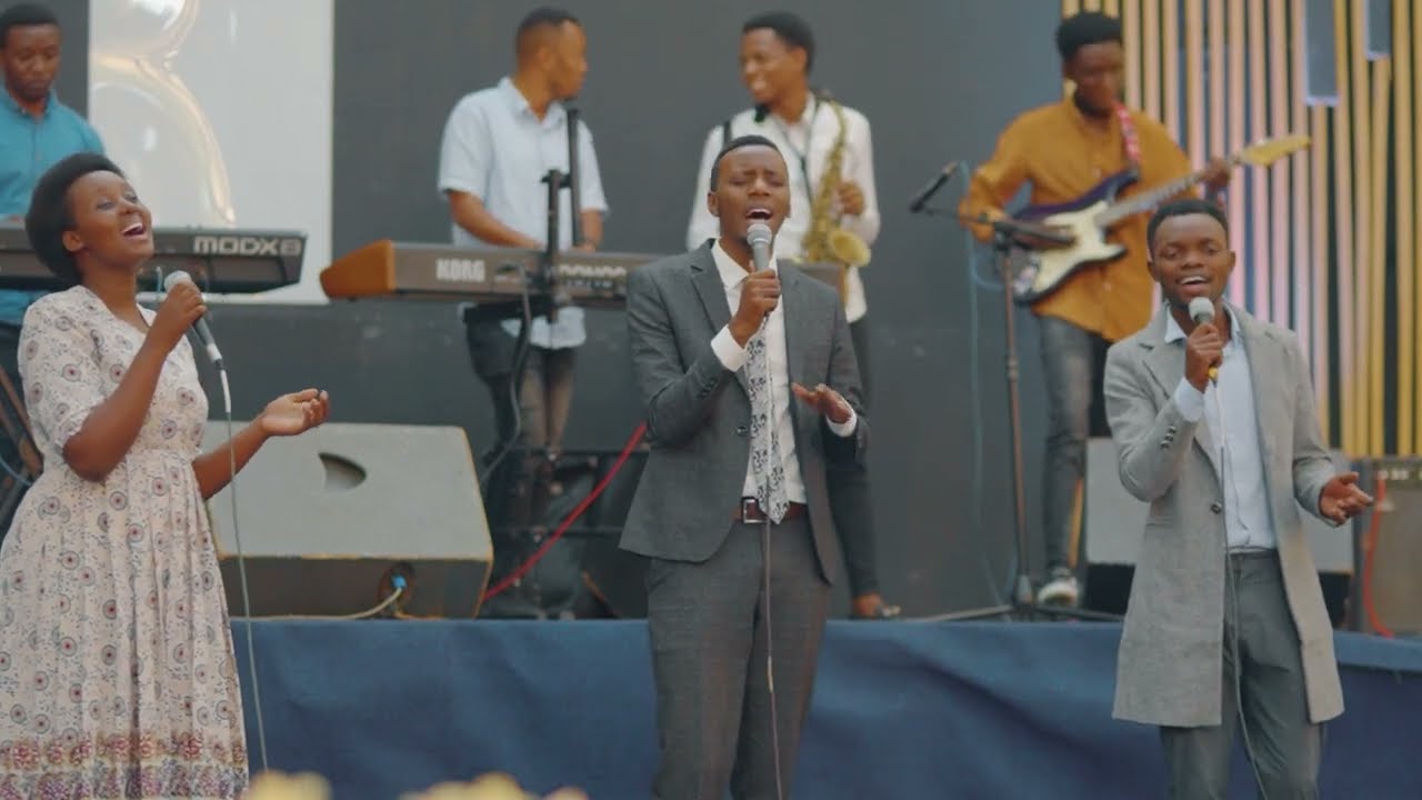 MANA NDUBURIRA - PAPI CLEVER & DORCAS - LIVE (ADEPR Nyarugenge)