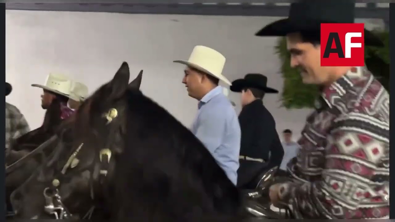 Ferdinando Valencia en primera cabalgata nocturna de los Festejos Charrotaurinos de Villa de &Aacute;lvarez