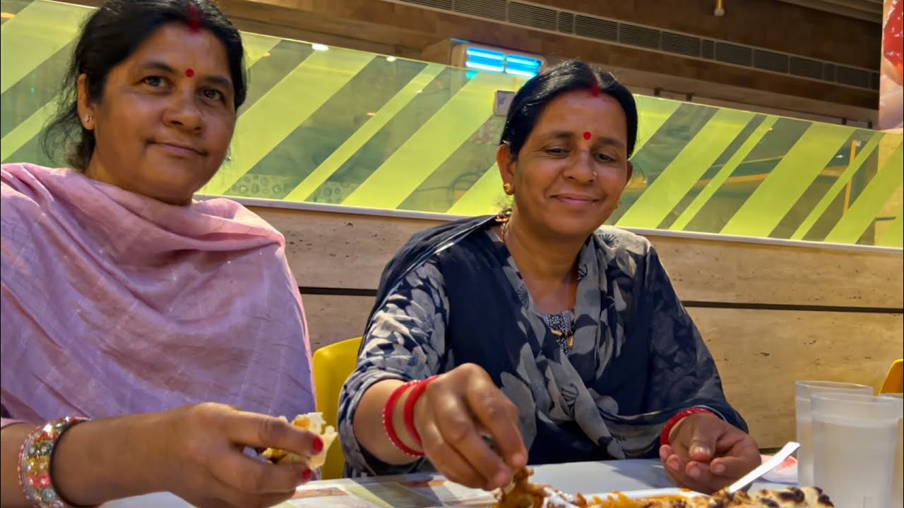 मम्मी ने पहली बार खाये गोलगप्पे 😍 हँसते हँसते हालत ख़राब 🤣🤣