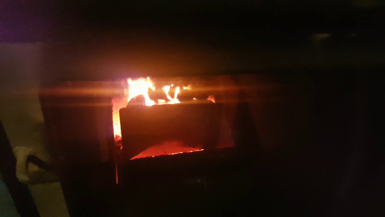 Ciągły brak dymu z komina.