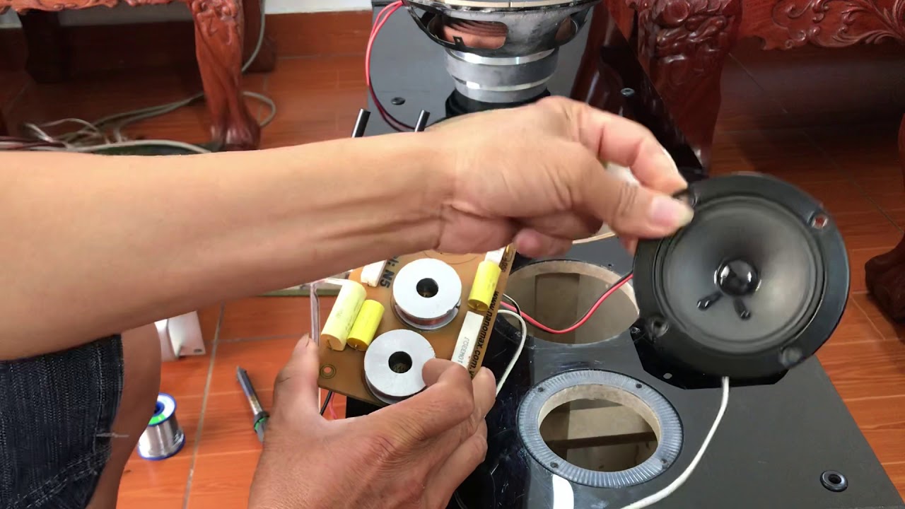 Chỉ với hai con tụ hoá gắn thêm vào phân tần , loa việt ăn đứt loa bãi bmb 450c Nhật .