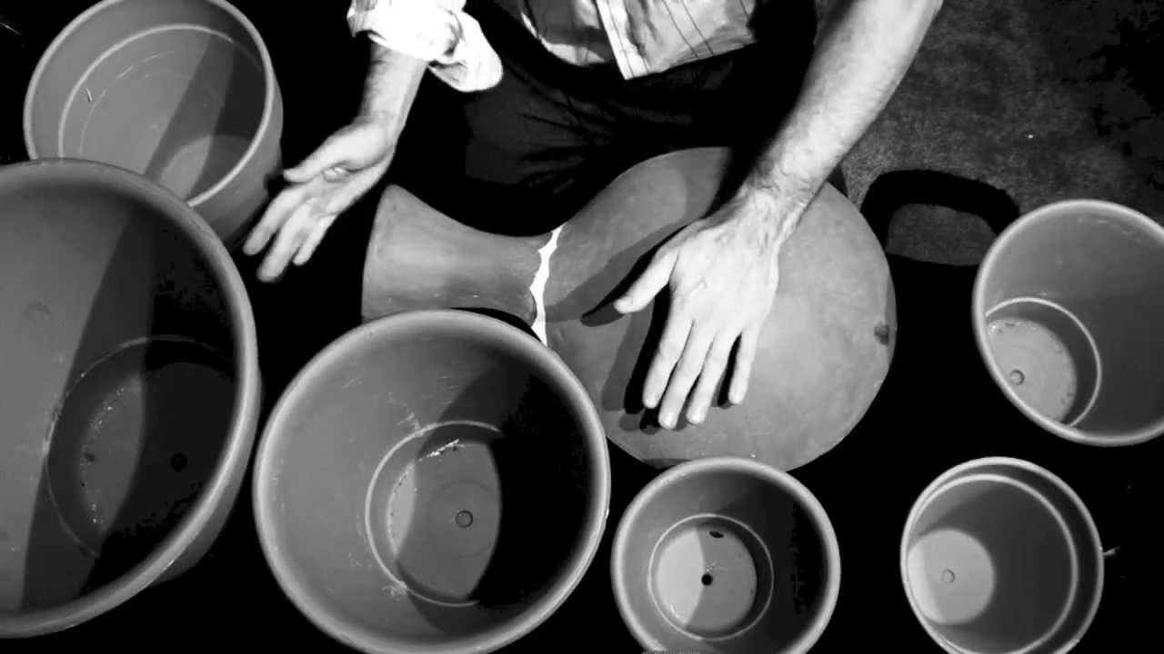 Pablo La Porta plays Udu drum and Flowerpots