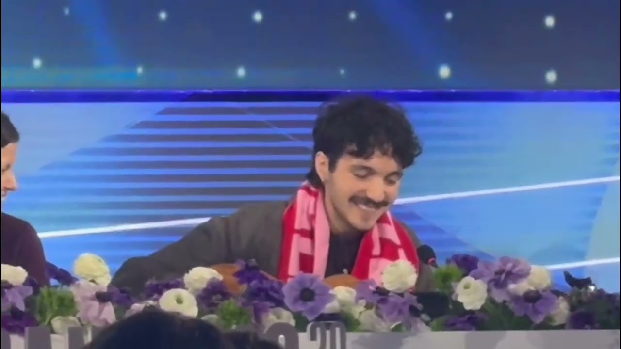 Mazzariello canta Battisti in sala stampa a Sanremo