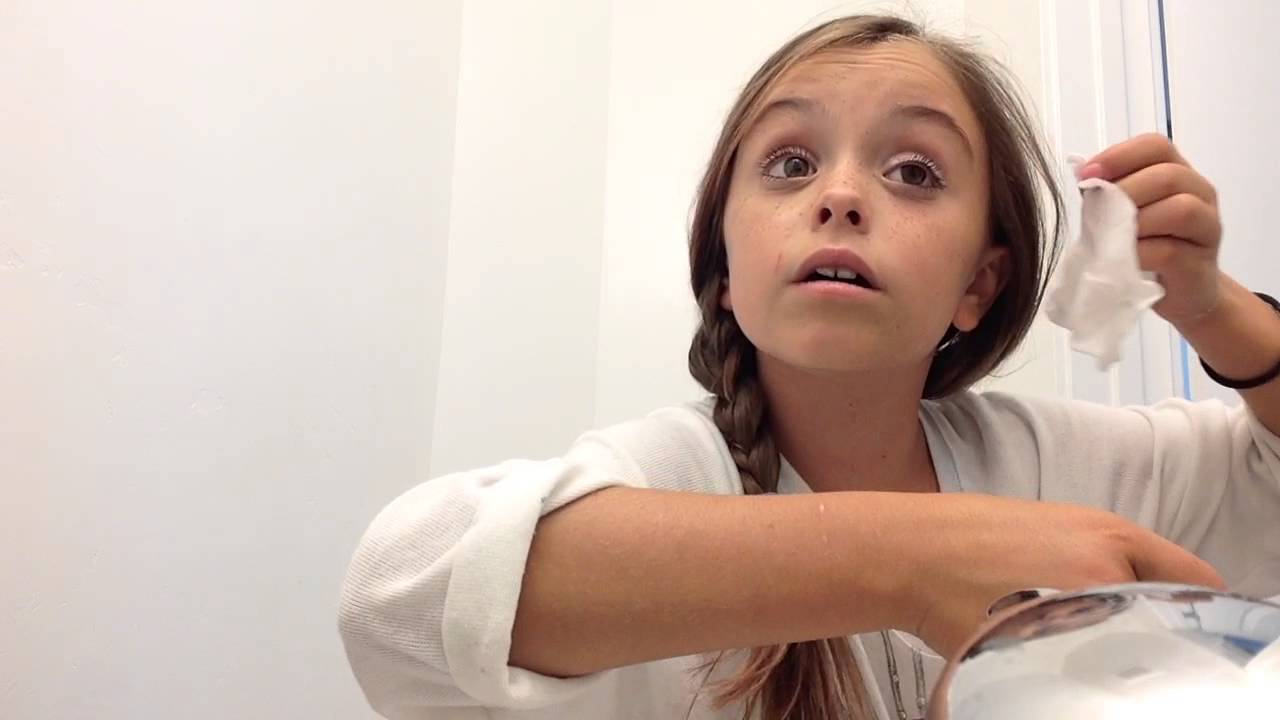 Makeup tutorial -8 year old hilarious tutorial