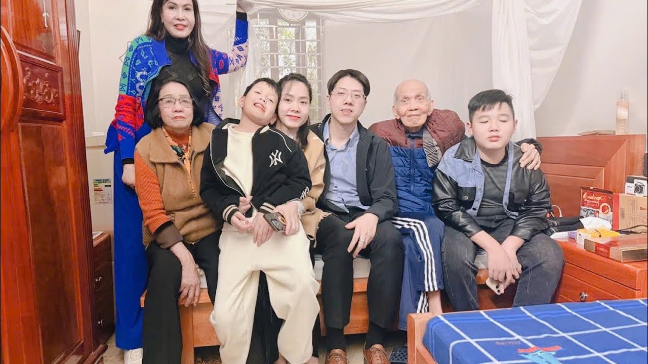 Gia Đình Cụ Thị Tất Niên 2025