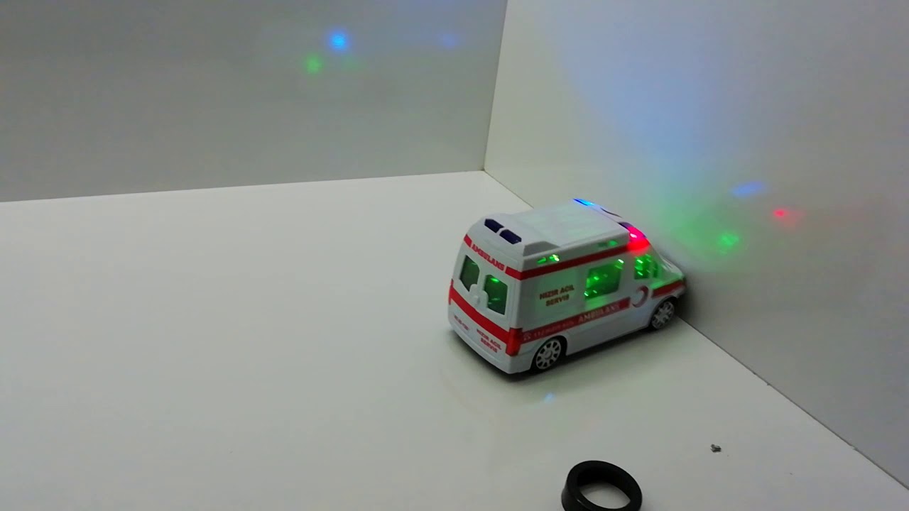 IŞIKLI VE SESLİ HAREKET EDEN PİLLİ AMBULANS