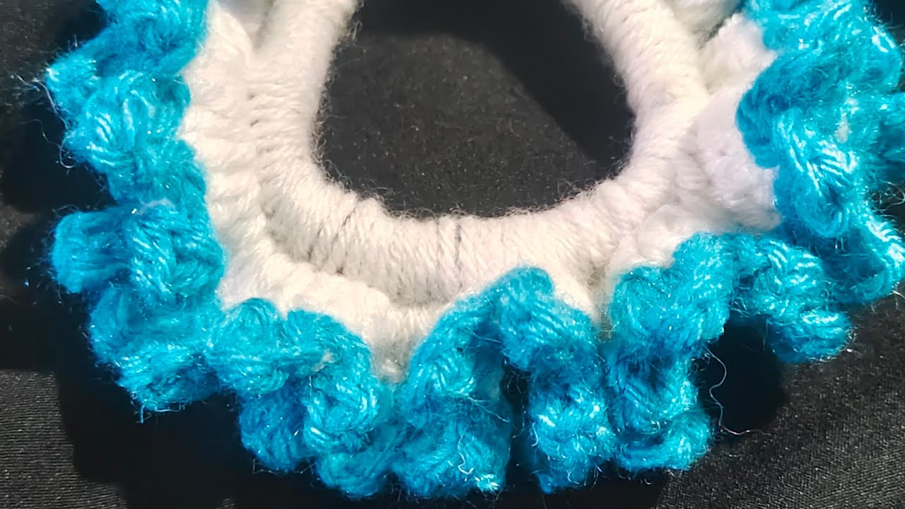 Crochet scrunchie/hair tie