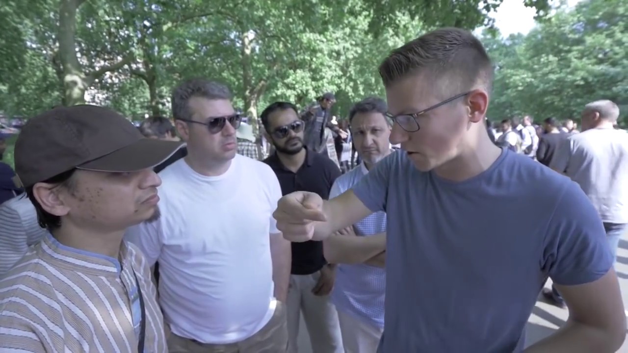 Smarter than YOU! Mansur Vs Atheist | Speakers Corner | Hyde Park
