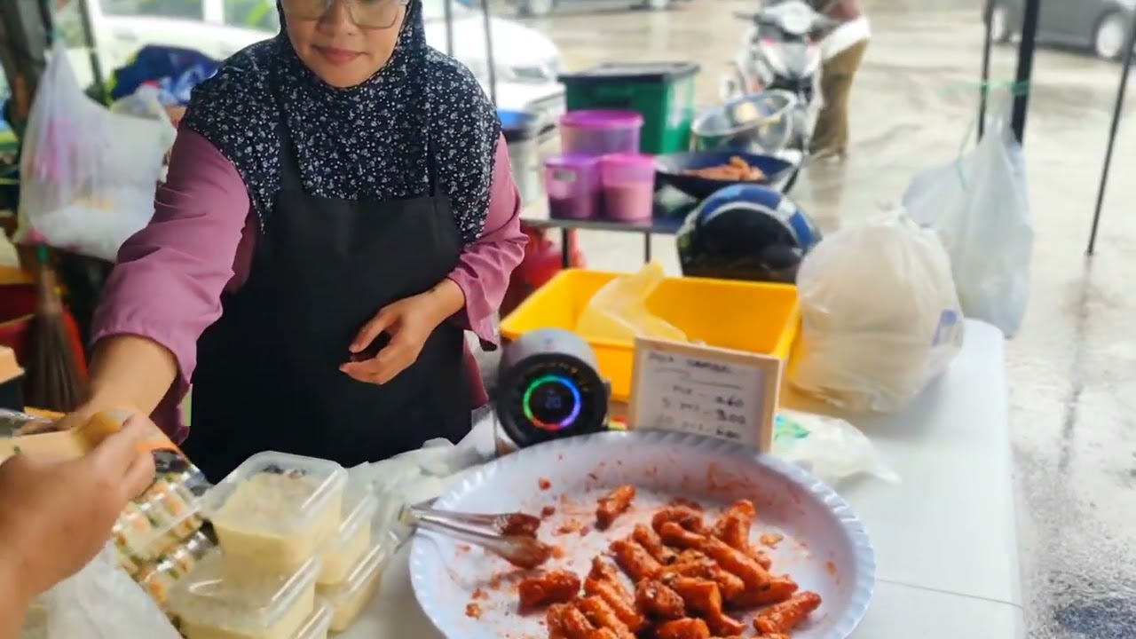 Beli Juadah Di Pasar Ramadhan Kota Padawan Batu 10  / Murtabak Ayam, Roti John, Apambalik, Karipap.