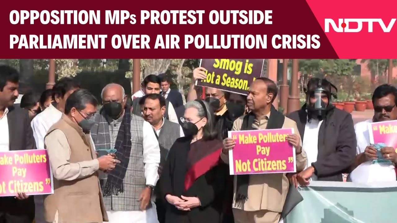 Parliament Winter Session 2025 | Opposition MPs Protest Outside Parliament Over Air Pollution Crisis