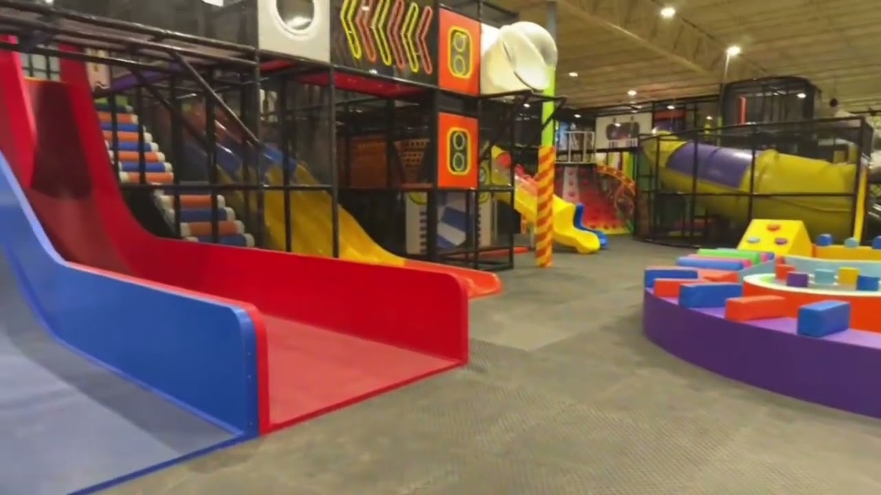 America indoor trampoline park with climber #SportPark #JumpPark #FECDesign #AdventurePark #Invest