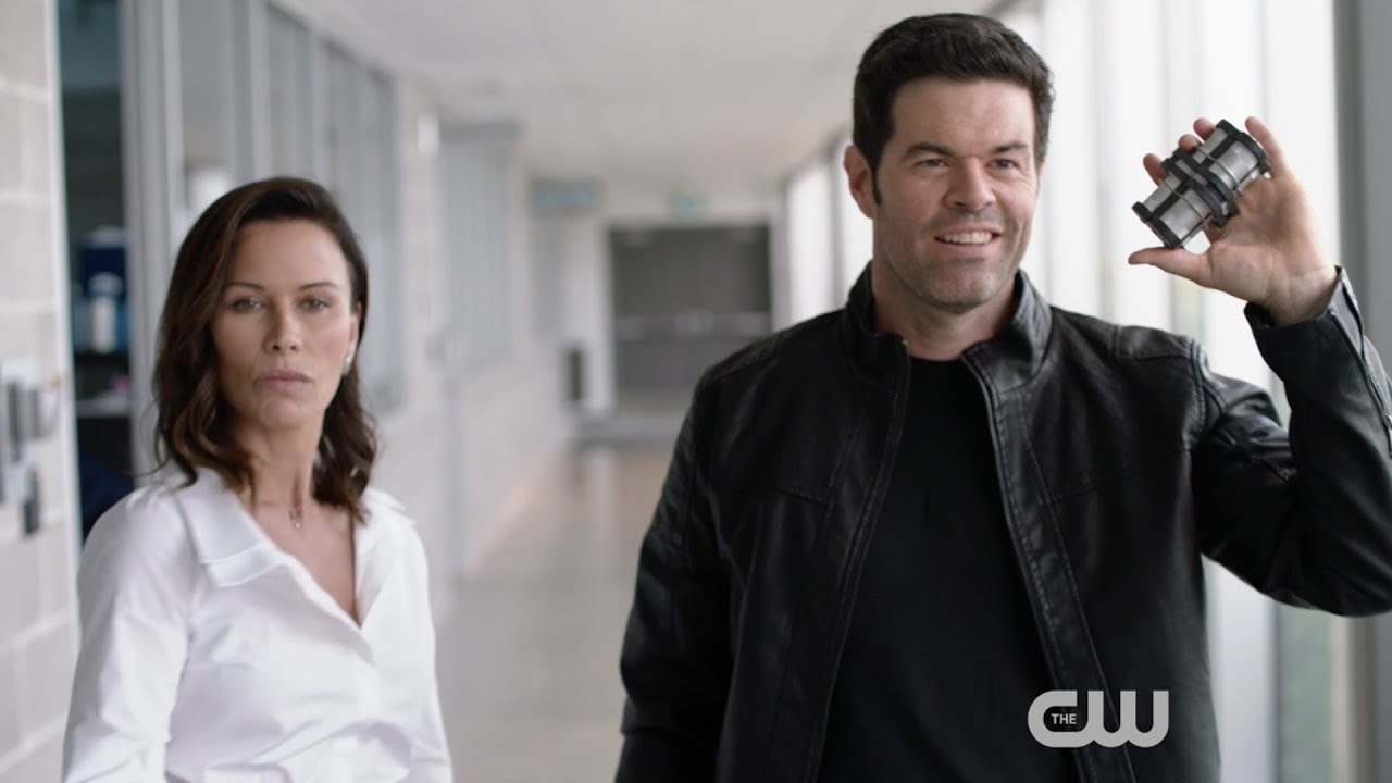 Supergirl 4x01 &mdash; Mercy Graves Attacks