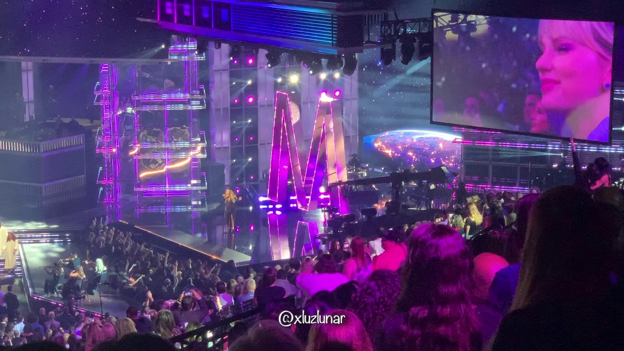 Mariah Carey Medley + Icon Award at 2019 BBMAs in Las Vegas 05012019