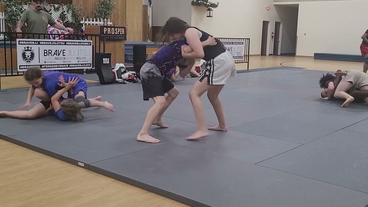 Sophia vs wrestler/ jiu jitsu kid at Caio Maltas mma seminar