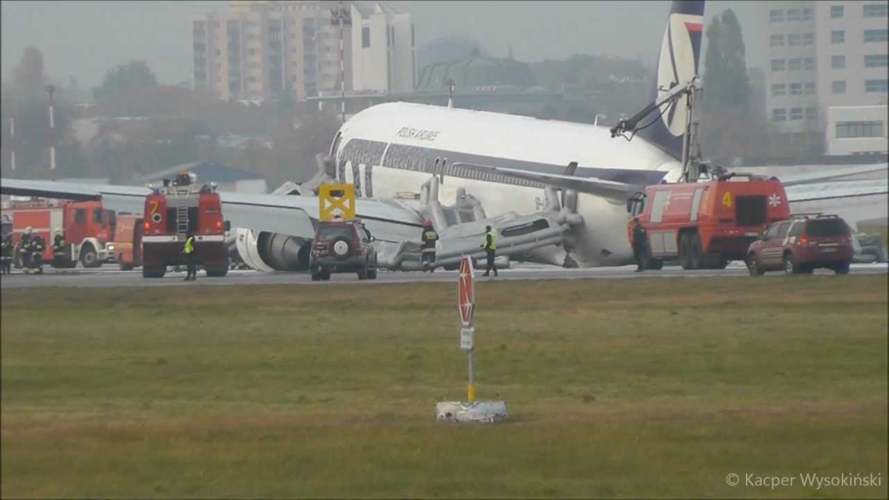 Minutes After LOT B 767 Emergency Landing in Warsaw (LO 016 from Newark)