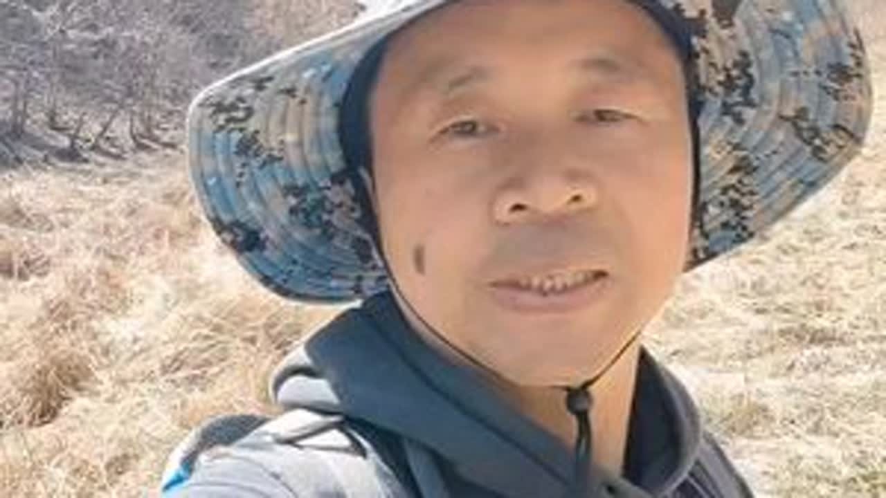 探访天湖神秘物种“黄山角蟾”。黄山角蟾是古徽州地区一个独特的品种，也是安徽省一级野生保护动物。生长在海拔五百米至一千六百米的水源和高山湖泊附近，因全身呈金黄色在很多地方上又被叫做“金蟾”，或是“...