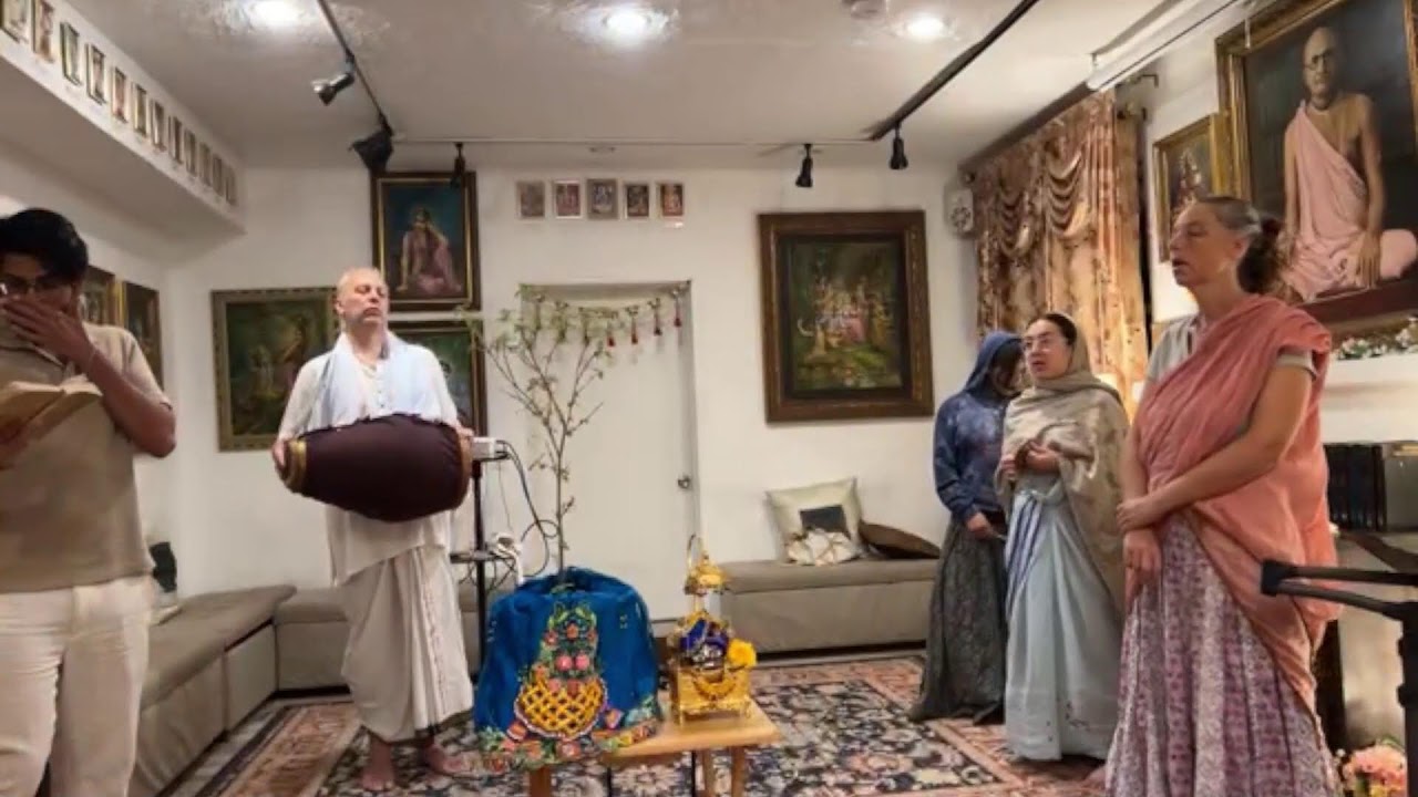 Mangala Arati with Srimati Syamarani Dasi