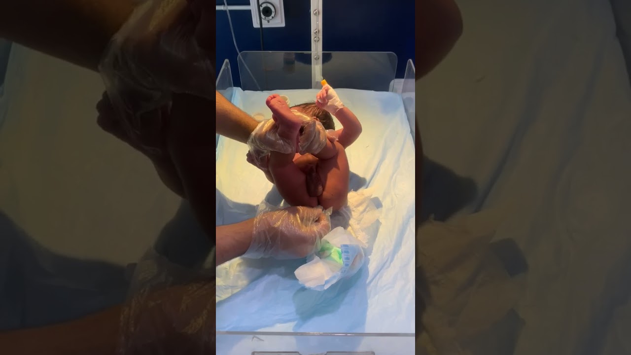 How to insert a suppository in a baby safely