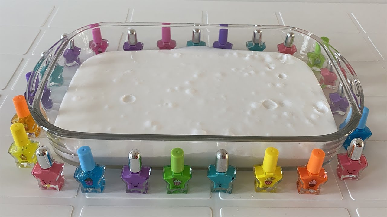 MISTUREI 24 ESMALTES DOS ESTADOS UNIDOS DENTRO DO SLIME BRANCO GIGANTE!