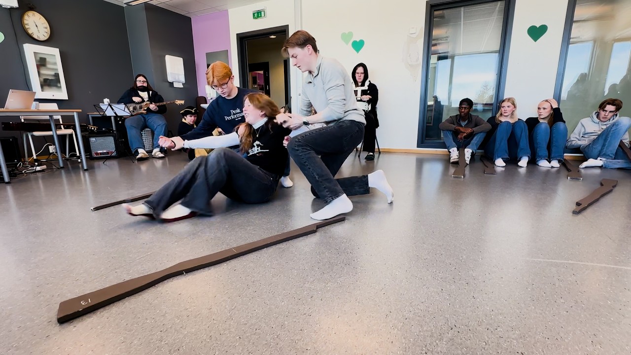 10. klasse ved Røros skole setter opp Elden