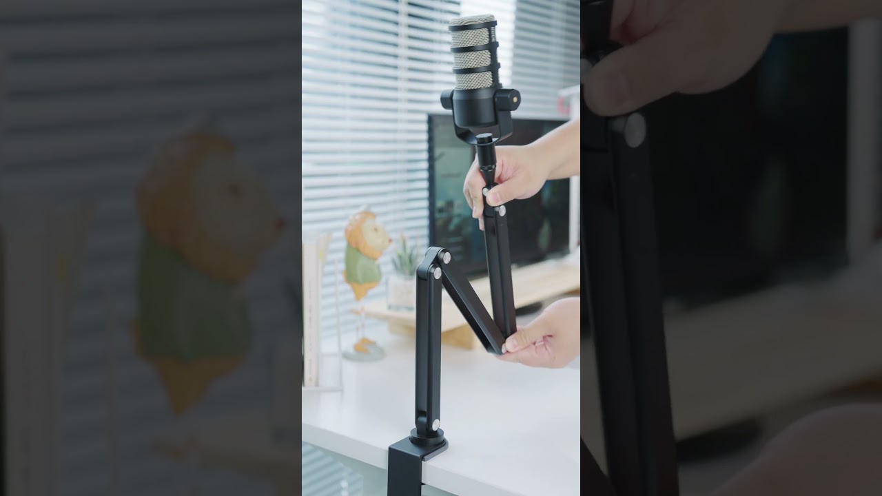 Don't miss to check this boom mic arm! #livestream #shure #rode #broadcast #gamingsetup #desksetup