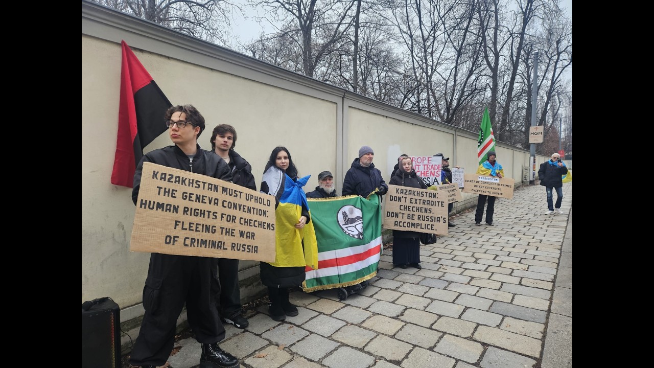 В Вене прошла протестная акция у Посольства Казахстана в защиту чеченских беженцев