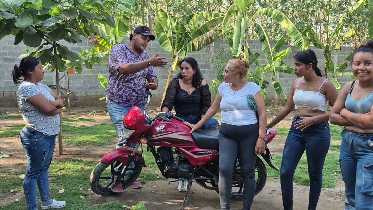 DOÑA VICKY se r0bo el loro de KARINA y lo vendió por unas cervez4s