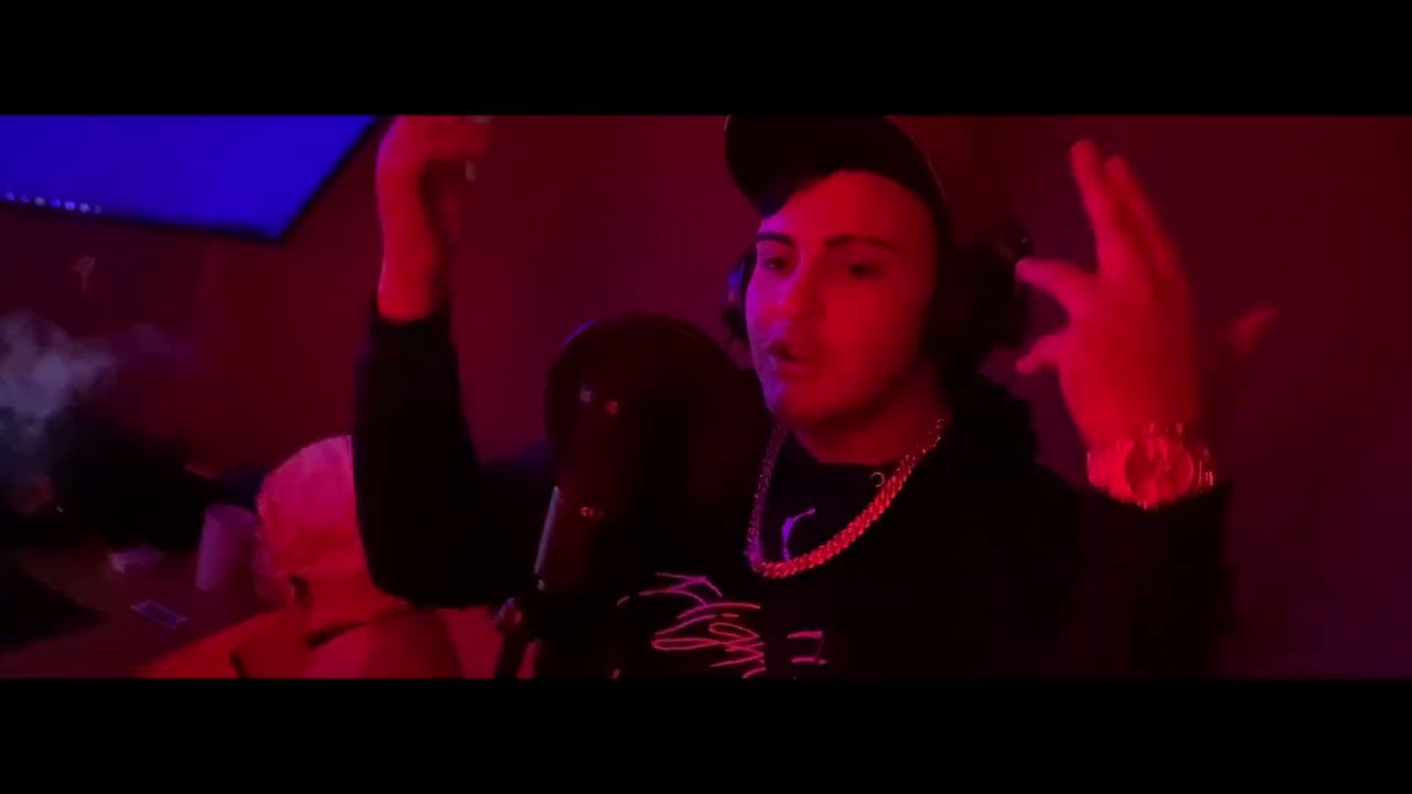 Axel La M - Ella Baja (Video Oficial)