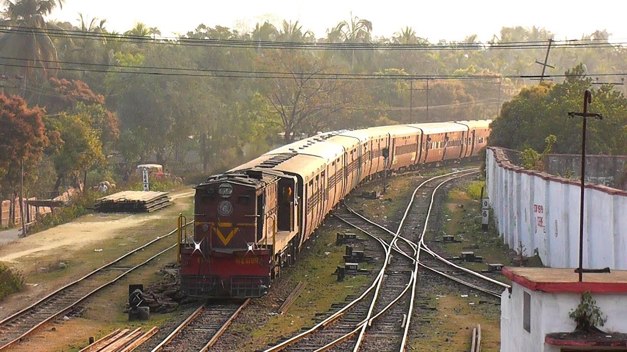 [Metre Gauge] Morning Arrival of Lumding-Agartala Exp. at Badarpur (Feb. 26, 2013)