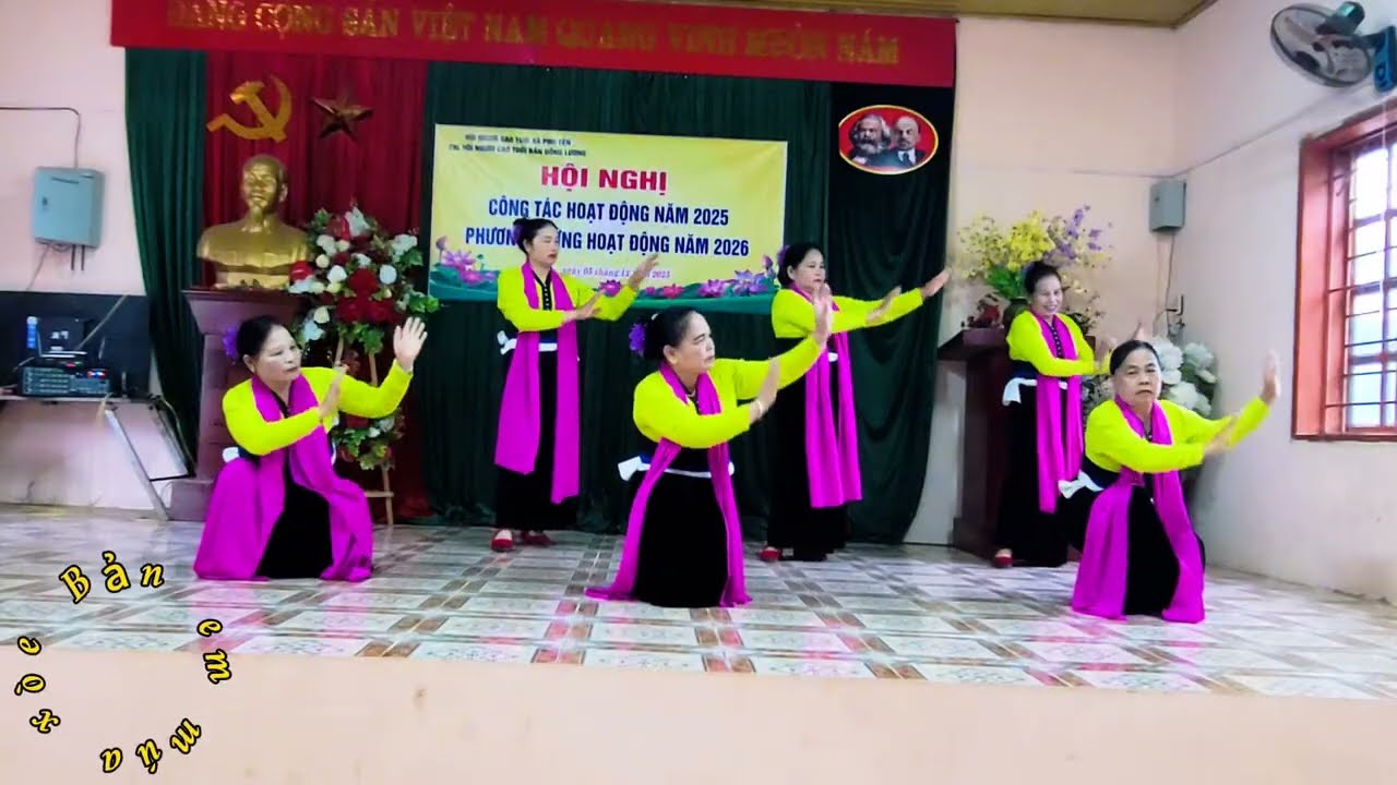 Múa vui ngày hội thành công năm 2025 bản Đồng Lương. 