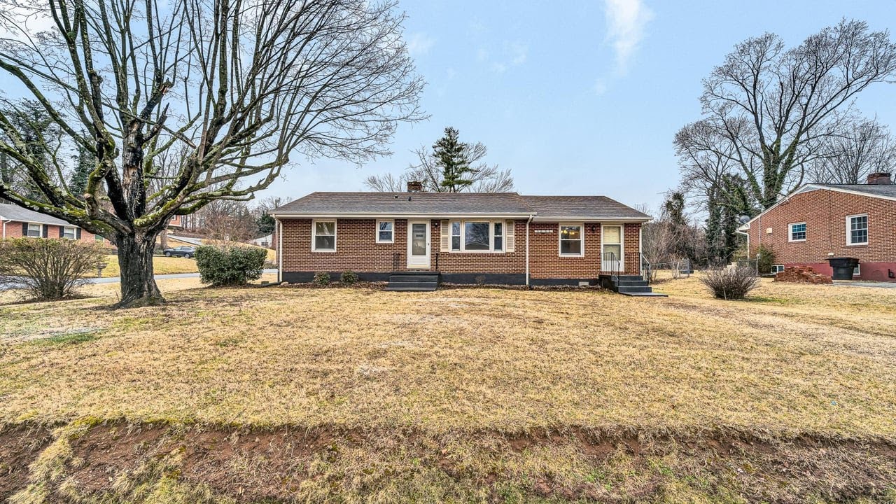 3853 Thompsons Ln, Roanoke, VA