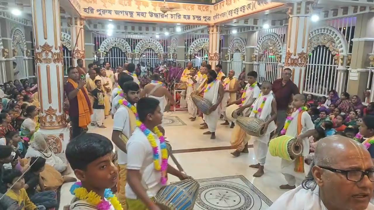 শ্রীশ্রী প্রভু জগদ্বন্ধু আশ্রম ও মিশনের ২য় প্রতিষ্ঠাবার্ষিকী উপলক্ষে ১৪ মাদল আরতি। 