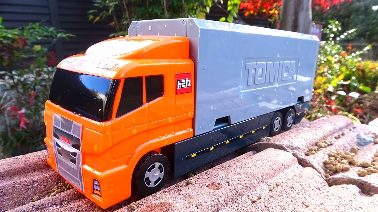 Big orange truck & 12 world famous cars ☆