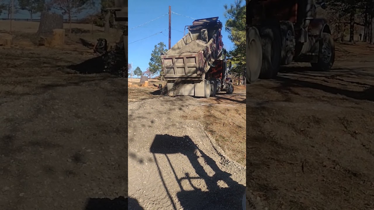 Chain breaks on tailgate #dumptruck #chaindump