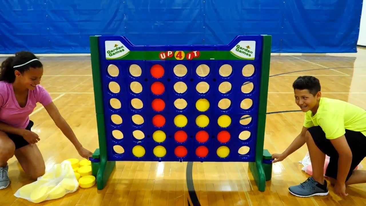 Connect 4 in a Row in Giant Up 4 It