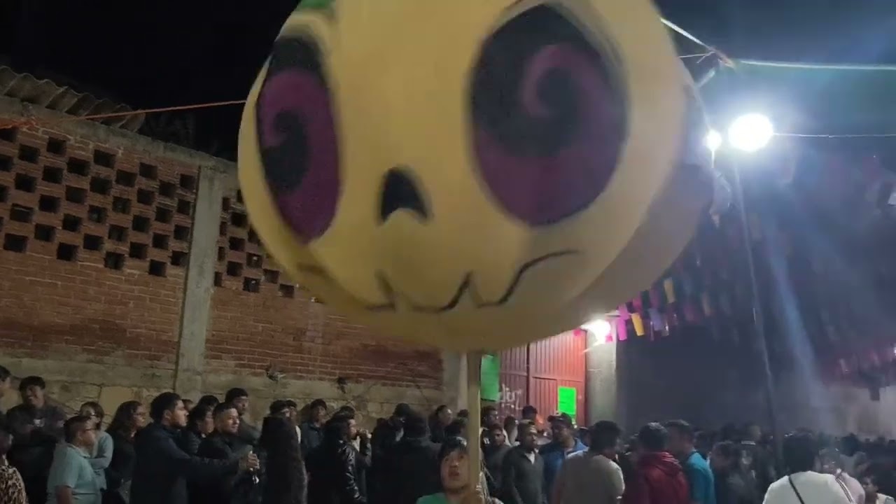 BANDA LA POTENTE, PINTA DE MURAL LA SUPER COMPARSA SAN LORENZO ZIMATLAN 