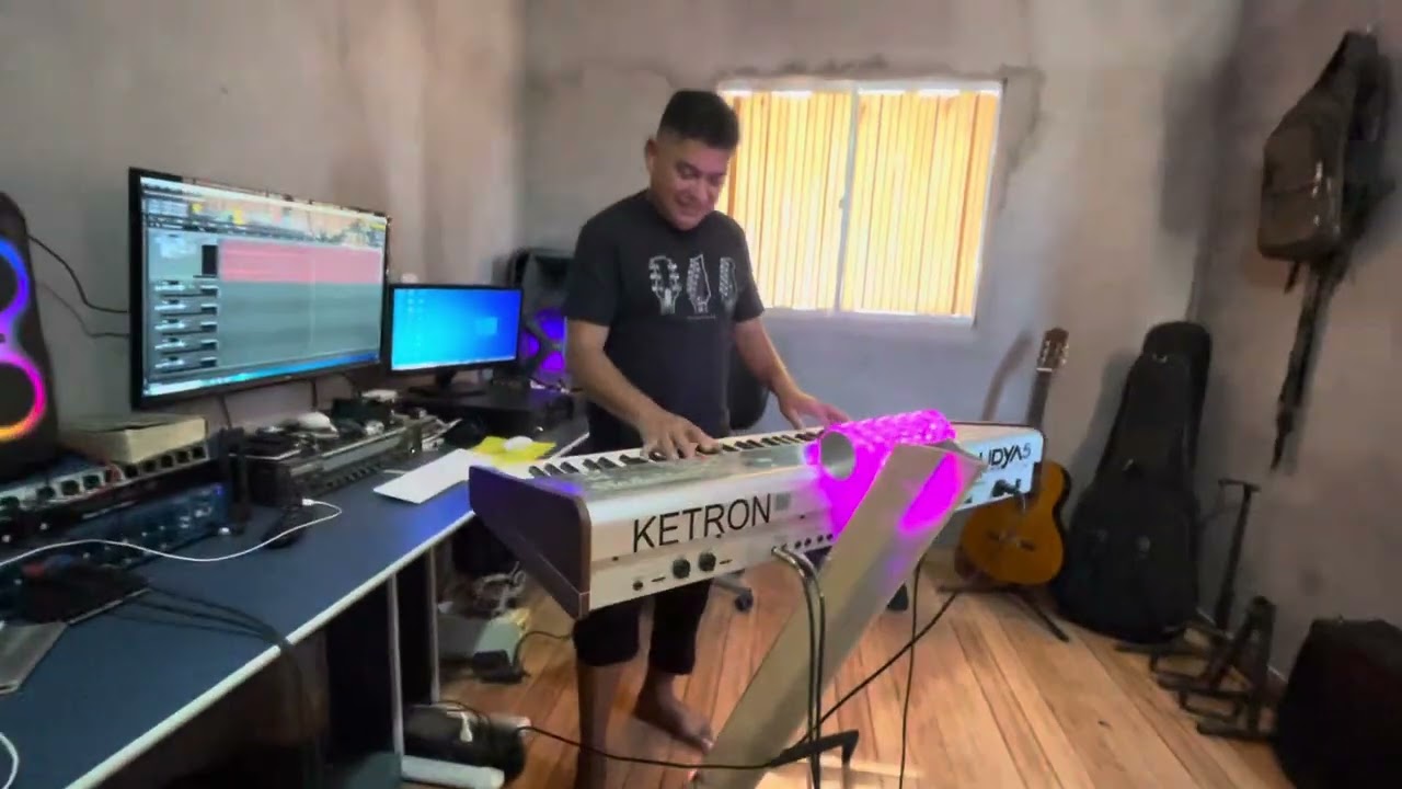 Ketron audya 5 louvando a DEUS com esse piano top 