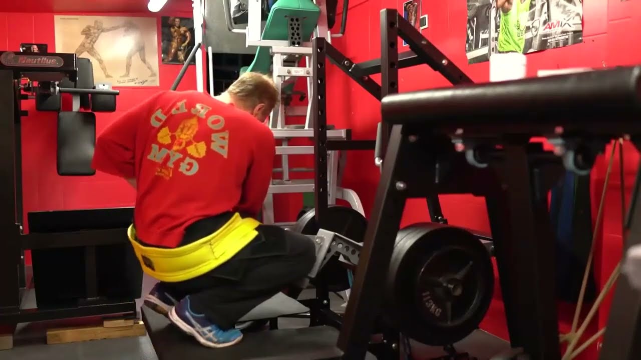 Supersets belt squats with leg press
