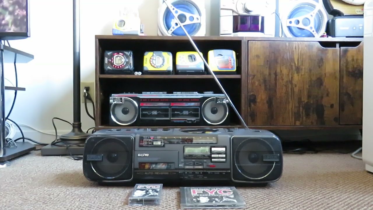 Sanyo MCD 550K 4 Band Radio AM FM SW1 SW2 CD Cassette Auto Reverse with Universal Voltage Serviced.