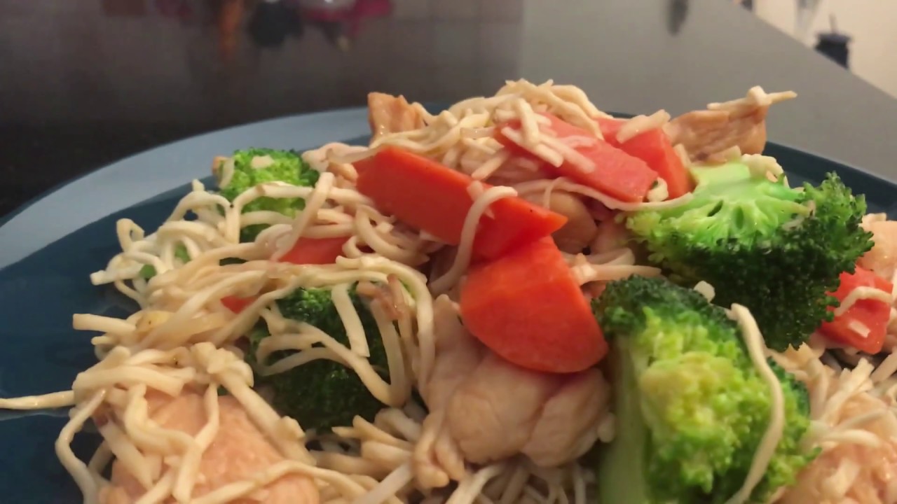 Stir Fry Chicken Noodles-اكلة صيني بالاندومي - شوحها متطلبهاش