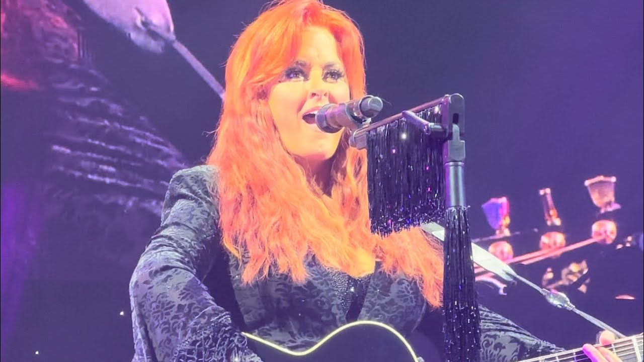 Wynonna Judd (Mama He&rsquo;s Crazy) Worcester, MA on 1/29/23