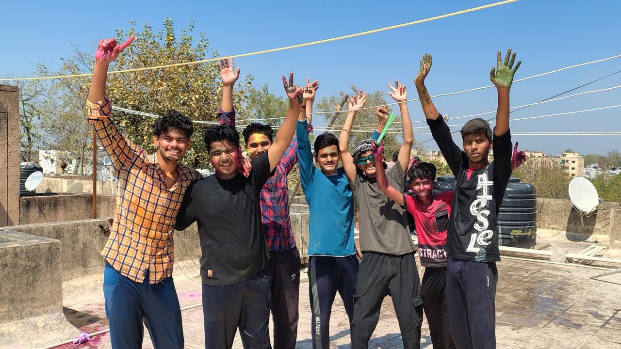 Yeah Kaisi Holi Celebrate Kar Rhe Hai ||  Desi Style Holi 🥶🫟🎨